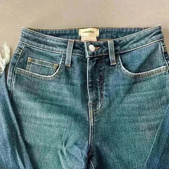 L'AGENCE- NWOT Straight High Rise Raw Hem Jeans Sz 25 - Picture 3 of 9